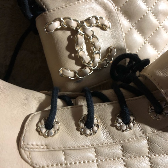 Chanel Beige and Black Lace-Up Moto Boots size 40 euro size approx size 10 Rare - Picture 12 of 17